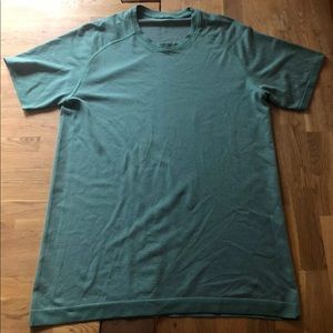 LuluLemon Metal Vent T-Shirt Medium